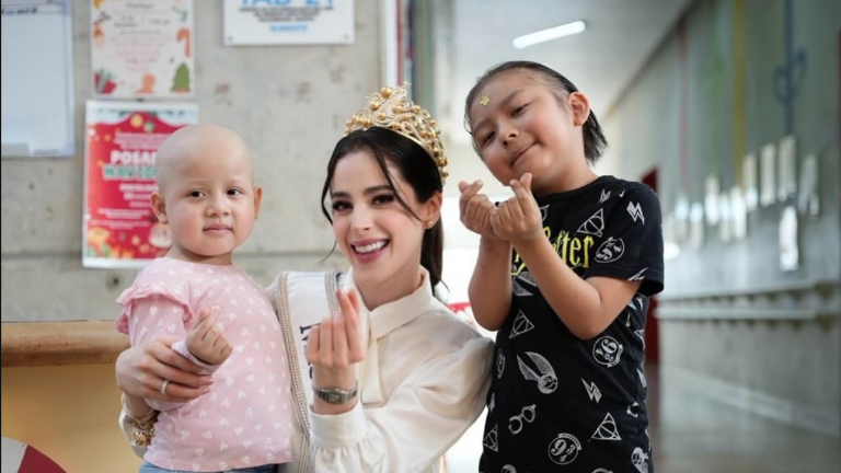 Fátima Bosch visita hospital de niños en Tabasco.