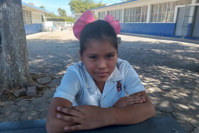 Cintia Rocío es una princesa que sueña con ser maestra y vestir de jeans para celebrar el Día del Niño