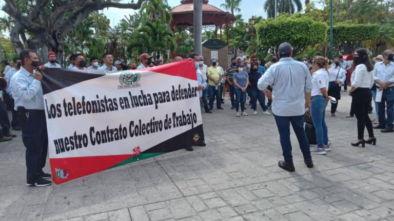 La protesta se realizó en la Plazuela República.