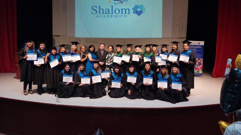 El Instituto de Terapia Sistémica Shalom realiza el acto académico para despedir a los nuevos terapeutas y educadores para la familia.