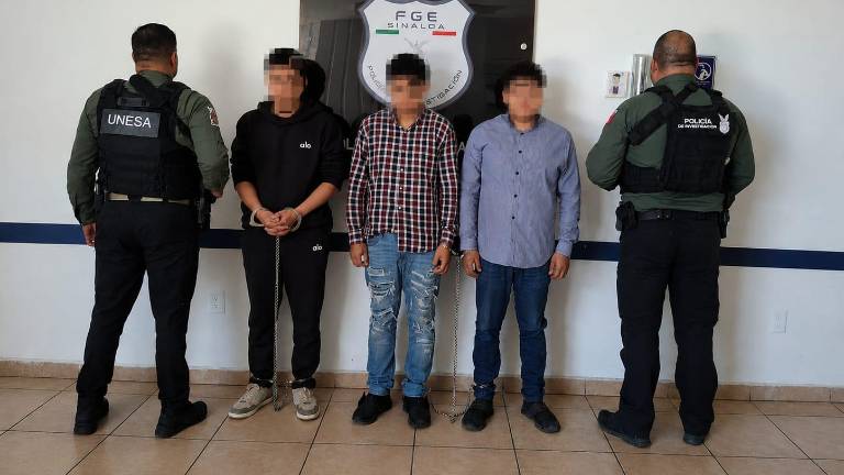 Elementos de la Fiscalía General del Estado cumplimentaron órdenes de aprehensión contra tres personas por un doble crimen ocurrido en Elota.