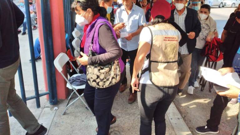 Adultos mayores aplauden llegada de vacunas a Mazatlán