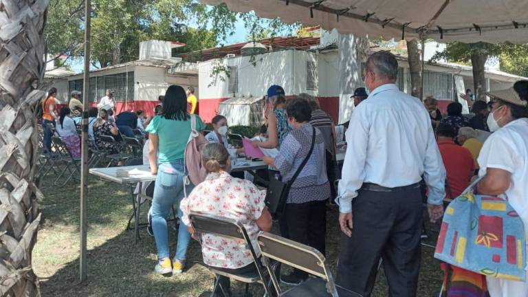 Destacan orden y agilidad de centros de vacunación en Culiacán