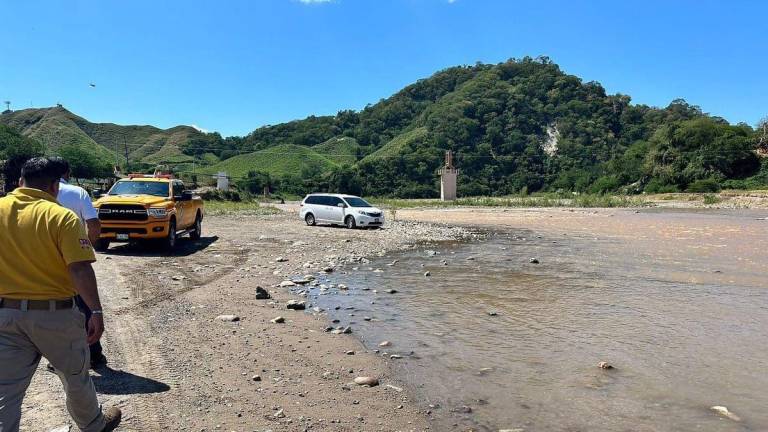 Protección Civil estatal ha atendido la situación en el río Tamazula, ante el reporte de la posible caída de químicos desde una mina de Durango.