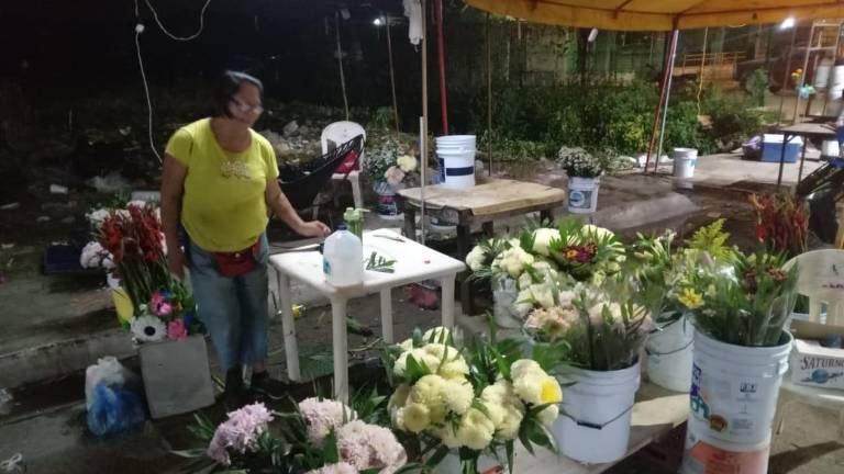 Comerciantes de flores en Rosario reportan que tuvieron ventas “flojas” durante los festejos por el Día de Muertos.