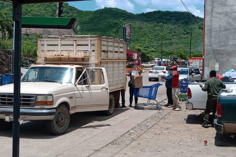 Familias de la sierra de Rosario bajan por provisiones