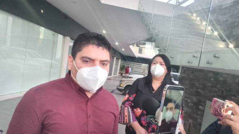 El legislador local con licencia, Pedro Villegas Lobo acompañado de la Diputada federal Yadira Marcos.