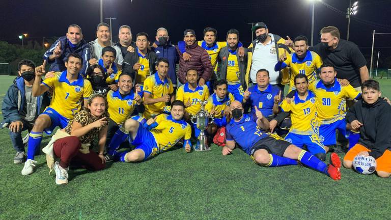 Servigrúas-Sonido Zeuss alza la Copa en la Liga de Futbol Máster