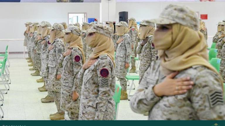 Se gradúa primera promoción de mujeres militares en Arabia Saudita