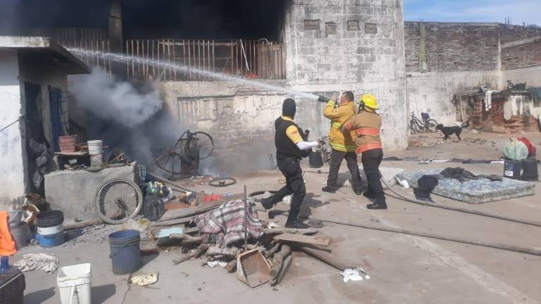 Los bomberos apagaron el fuego en alrededor de 3 horas.