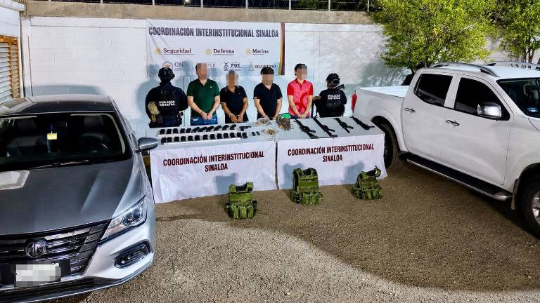 SSPE confirmó la detención de cuatro civiles y el aseguramiento de armas, cartuchos y dos vehículos.