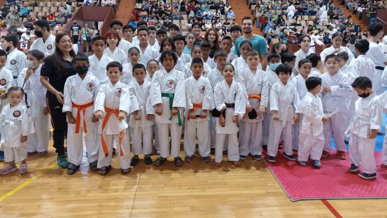 Mazatlecos conquistan 39 medallas en el Torneo Regional de Karate Do, Burgos San