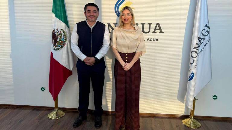 Estrella Palacios Domínguez y Efraín Morales López, director general de la Conagua.