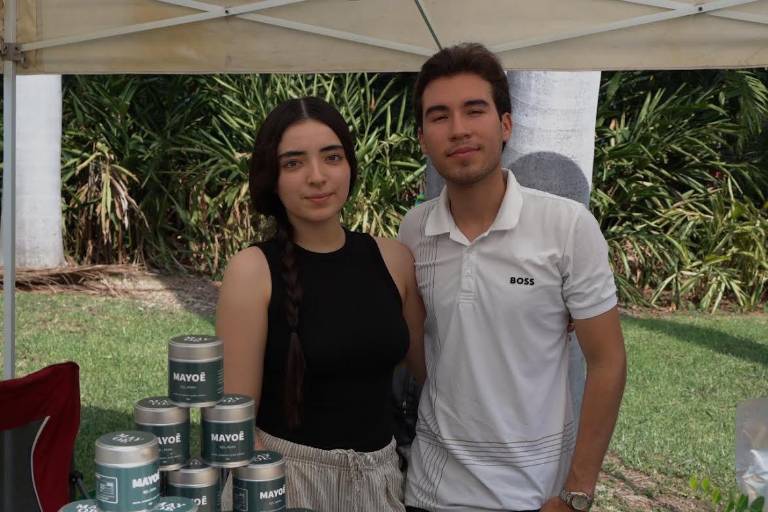 Disfrutan del bazar y la belleza del Jardín Botánico de Culiacán