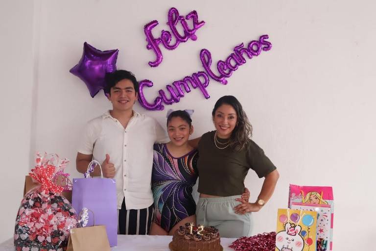 Con una piscinada celebra Victoria Ángel sus 12 años
