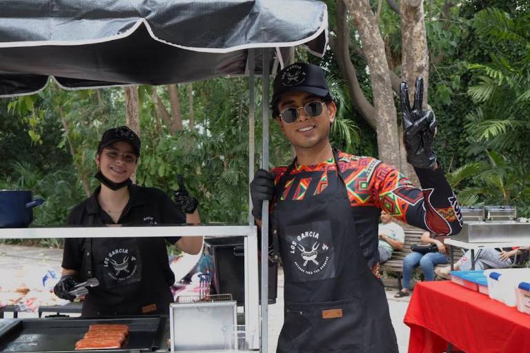 Disfrutan del bazar y la belleza del Jardín Botánico de Culiacán