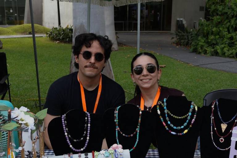 Disfrutan del bazar y la belleza del Jardín Botánico de Culiacán