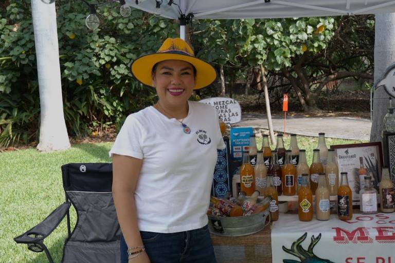 Disfrutan del bazar y la belleza del Jardín Botánico de Culiacán