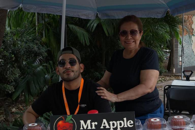 Disfrutan del bazar y la belleza del Jardín Botánico de Culiacán