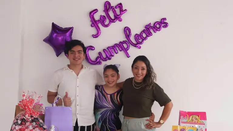 Con una piscinada celebra Victoria Ángel sus 12 años