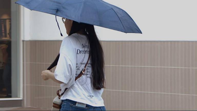 Sinaloa registrará condiciones climáticas contrastantes este domingo, con lluvias intensas en el norte y altas temperaturas en otras regiones.
