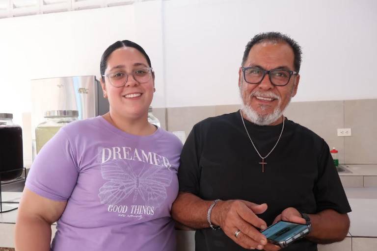 Con una piscinada celebra Victoria Ángel sus 12 años