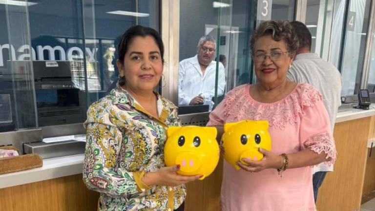 Personal del DIF participó en el Boteo Teletón 2025.