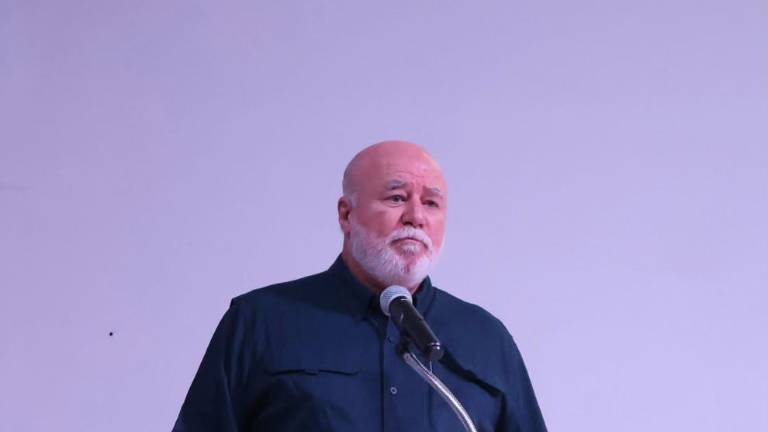Clouthier dividió su intervención en tres preguntas: qué le pasó a México, cómo está actualmente y qué puede hacer la sociedad.