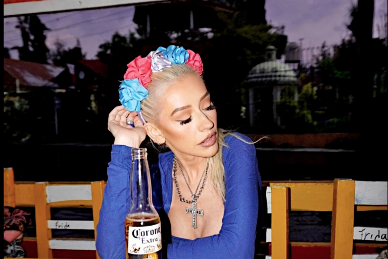 Disfruta Christina Aguilera de un paseo por Xochimilco