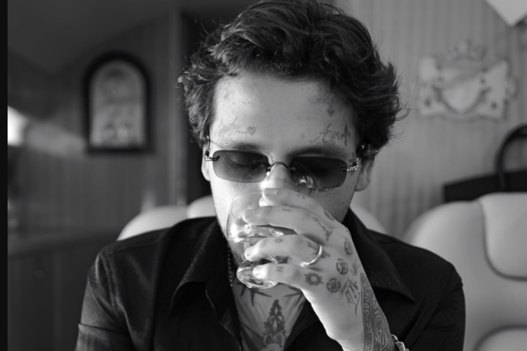 Enamora Christian Nodal con su nuevo tema titulado ‘Sabina’