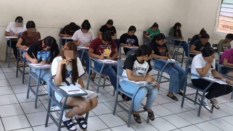 Aspirantes a ingresar al nivel medio superior presentaron el examen diagnóstico en las distintas unidades académicas de la UAS en Rosario.