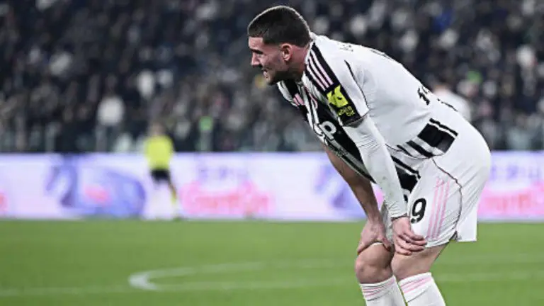 Dusan Vlahovic será una baja importante para los próximos encuentros de la Juventus.