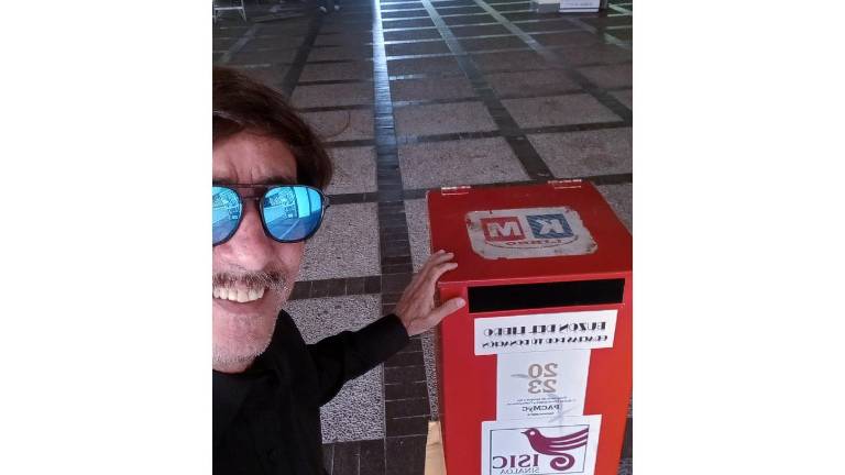 Pedro Velázquez denunció la desaparición de un buzón de libros ubicado en el Palacio de Gobierno, el cual contenía donaciones de la ciudadanía.