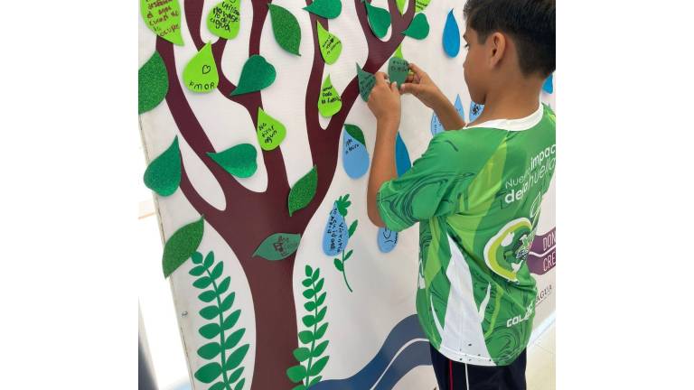 La intención fue recordar que el futuro de la ciudad depende de las decisiones cotidianas que cada ciudadano toma respecto al uso del recurso vital.