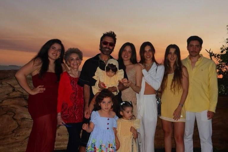 Celebra Alejandro Fernandez sus 54 años en la playa