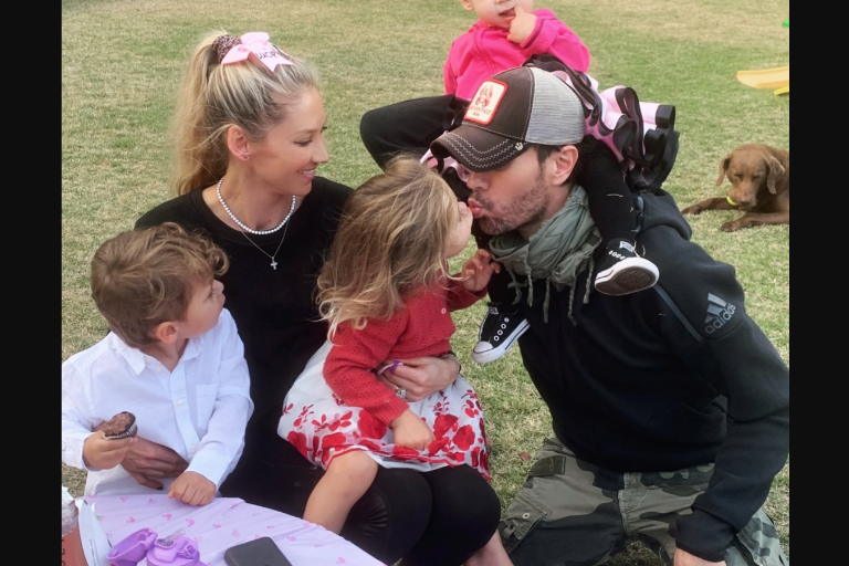 Serán Enrique Iglesias y Anna Kournikova papás por cuarta vez