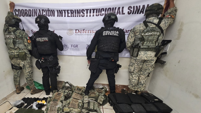 El operativo federal se desplegó tras un ataque armado y concluyó con el aseguramiento de un arsenal.