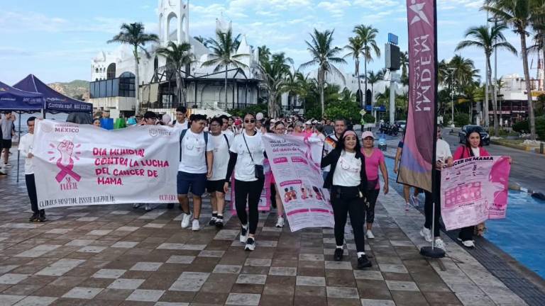Realizan Caminata por la Salud sobre el Malecón en el marco del Octubre Rosa 2026.