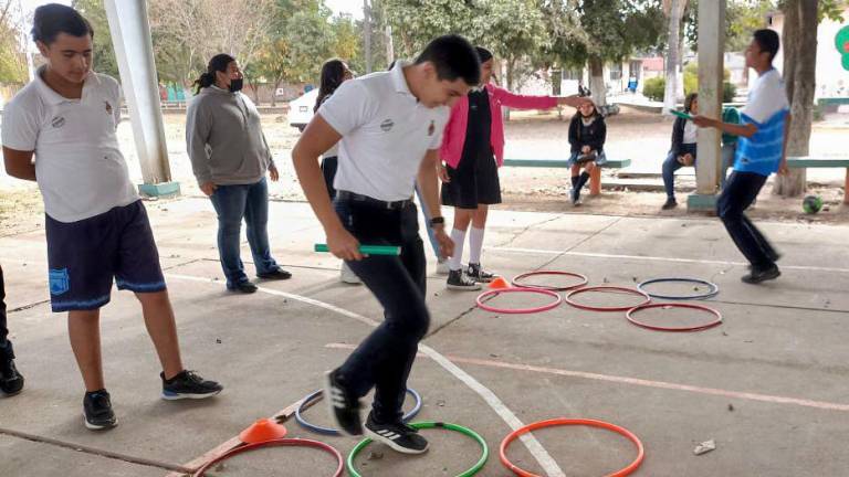 Estudiantes de la Secundaria Tomás Peraza, de El Roble, aprenden sobre la cultura física y los hábitos saludables