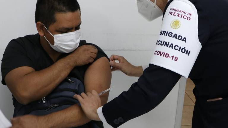 A finales de abril estará vacunado todo el personal médico de Sinaloa: Encinas