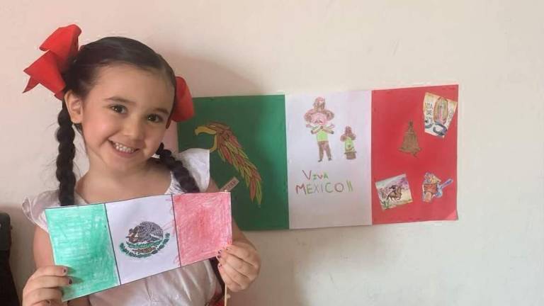 Estudiantes festejan la Independencia de México