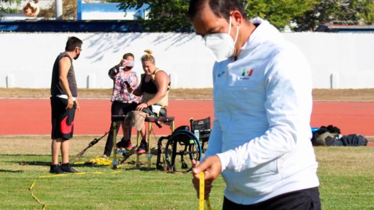 Listos la mazatleca Rosa María Guerrero y su entrenador, Juan Castellanos, para Grand Prix de Para Atletismo