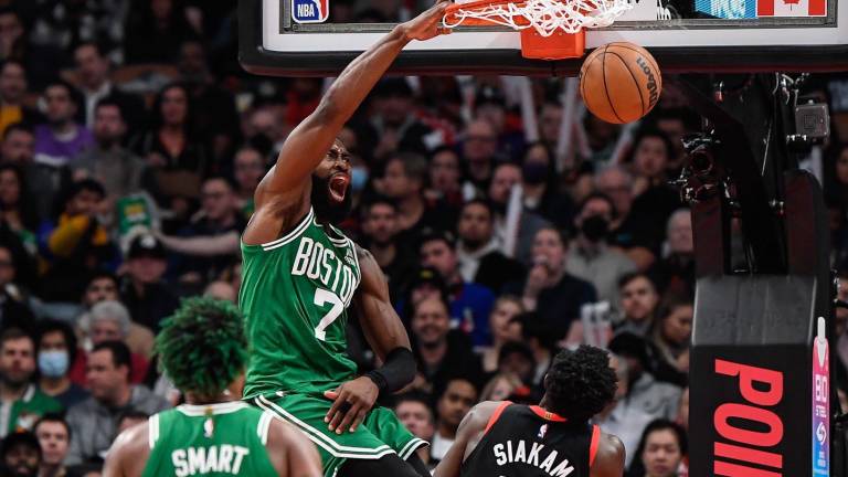 Los Celtics se apoyan en Jayson Tatum para superar a los Raptors