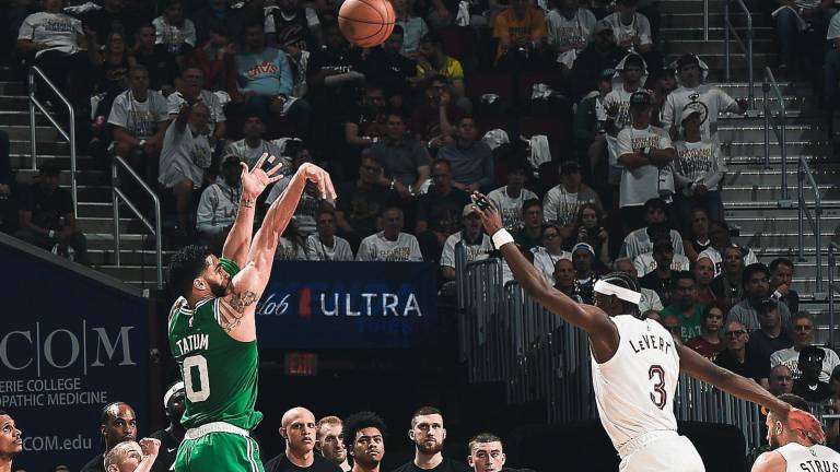 Jayson Tatum tuvo 33 puntos para llevar a los Celtics a la victoria.