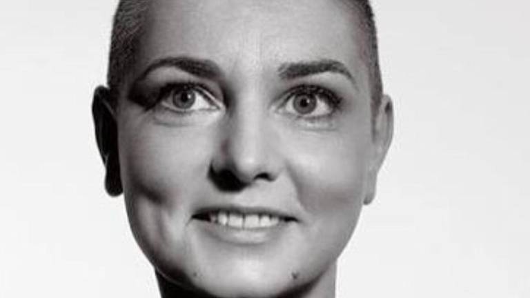 A la edad de 56 años fallece la cantante irlandesa Sinéad O’Connor; se desconocen las causas de su muerte.