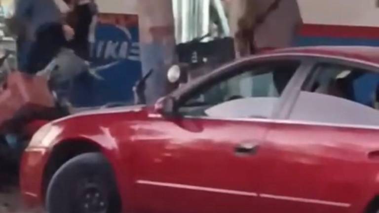 El desfile navideño fue cancelado en San Miguel Zapotitlán tras agresión con machetes.