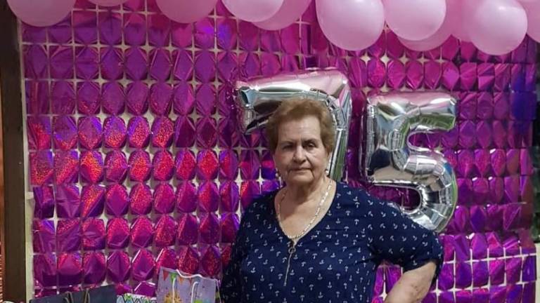 Reyna Domínguez celebra sus felices 75 años