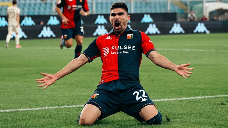 Johan Vásquez celebra el gol que metió al Génova a la siguiente ronda de la Copa de Italia.