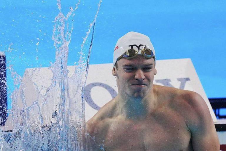 Leon Marchand rompe récord mundial de natación en los 200 metros combinados