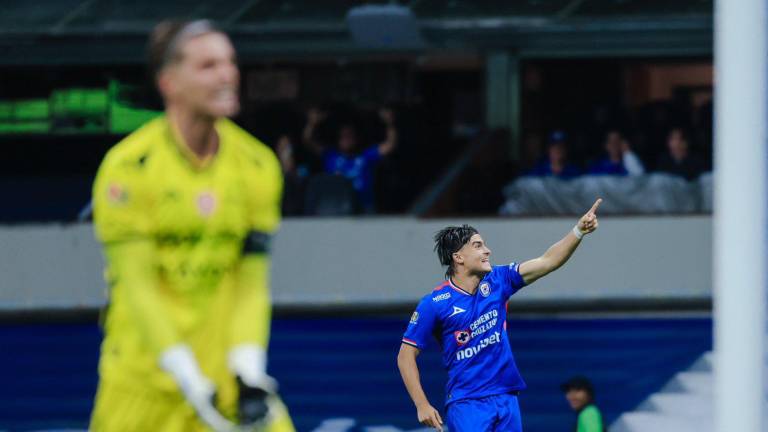 Luka Romero celebra el que fue el tercer gol del Cruz Azul ante Necaxa.